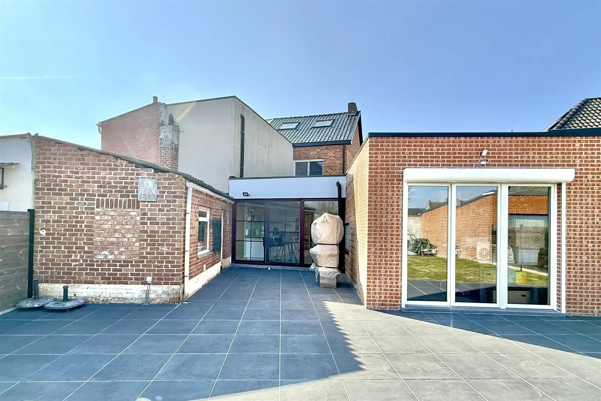 Gerenoveerde woning met 4 slaapkamers foto 25