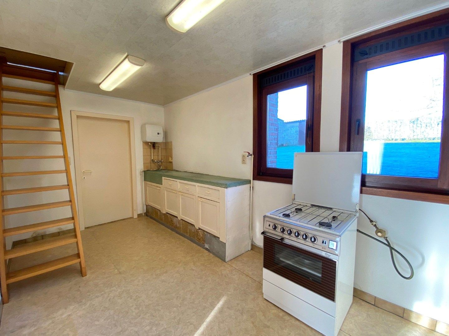 LANDELIJKE WONING MET 3 SLAAPKAMERS EN BIJGEBOUW OP DE POELBERG IN TIELT foto 3