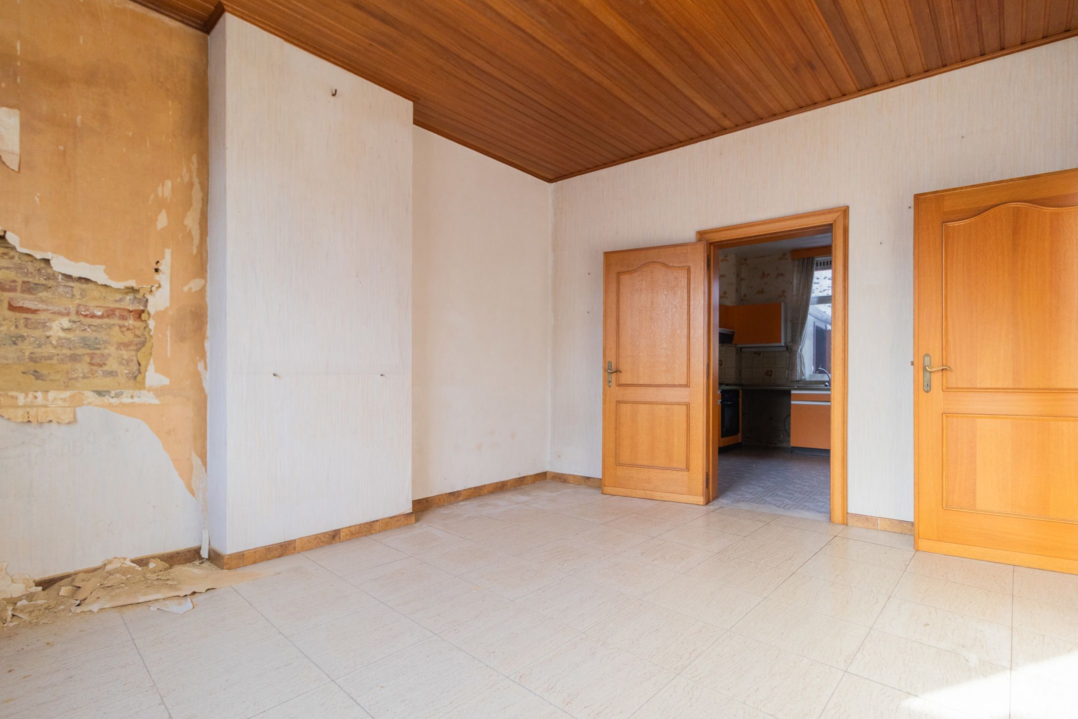 Ruime te renoveren woning foto 7