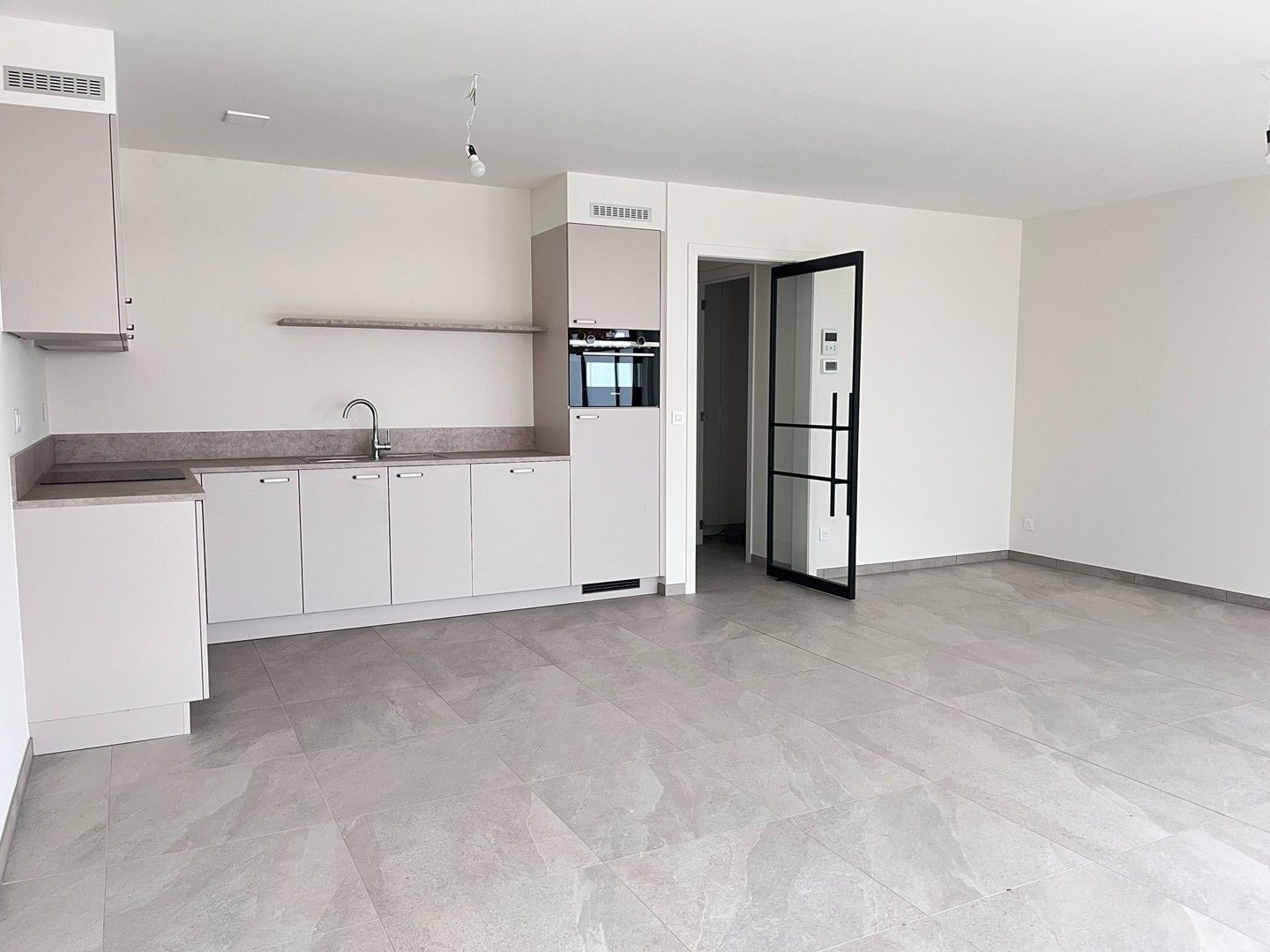 Nieuwbouw appartement met twee slaapkamers en ruim terras foto 6