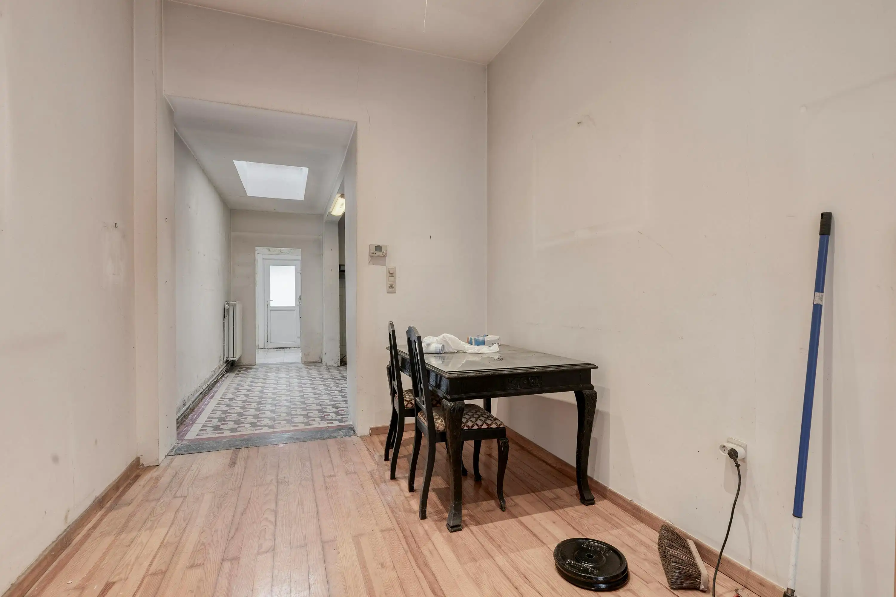 Op te frissen huis met 4 slaapkamers te koop in Borgerhout! foto 7