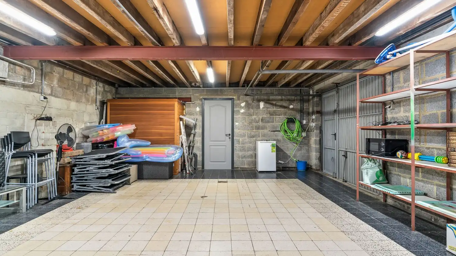 Woning met 2 slaapkamers, ruime garage en tuin foto 21