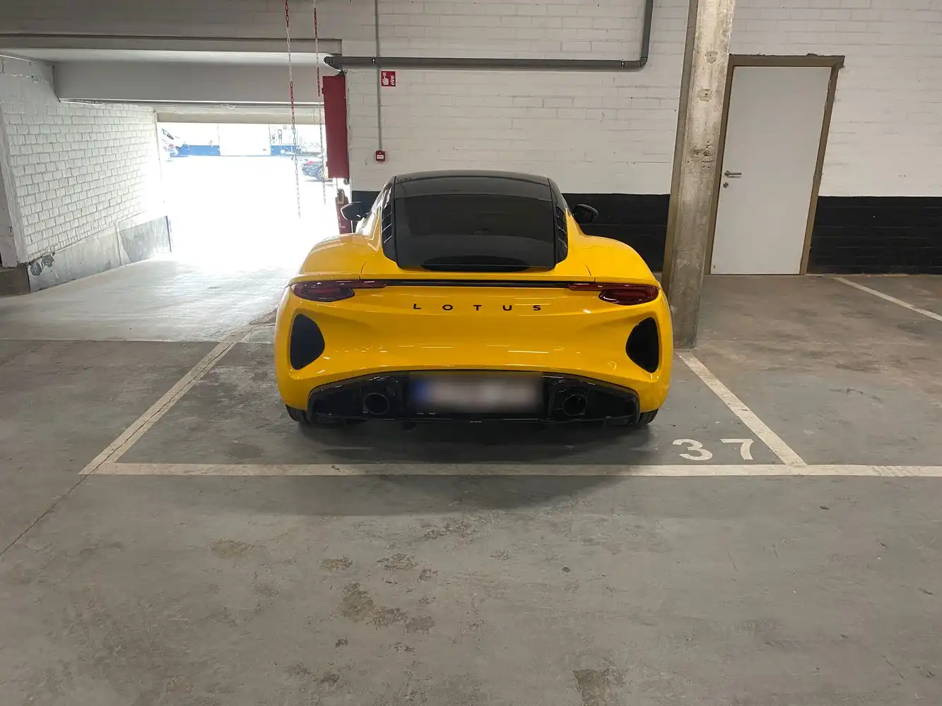 Autostaanplaats te koop op een toplocatie in centrum Lier foto {{pictureIndex}}