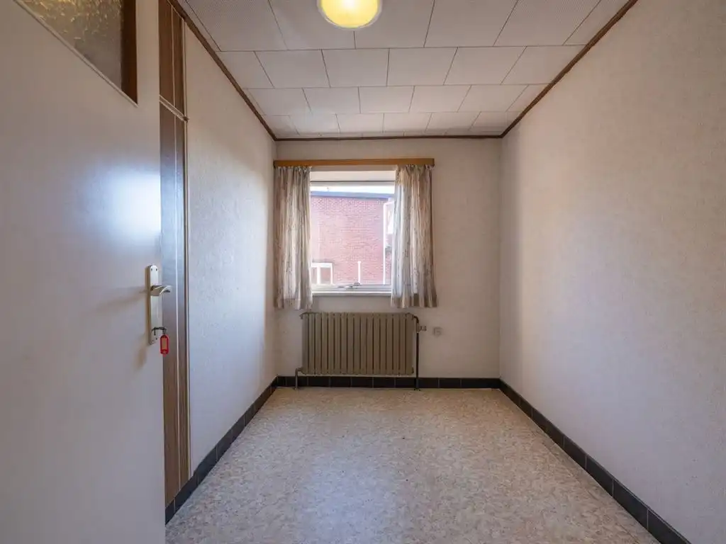 Te renoveren vrijstaande woning met 4 slaapkamers foto 32