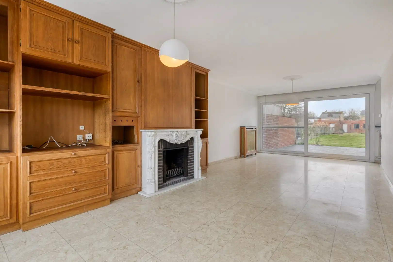 Kloeke woning met tuin en grote garage! foto 2