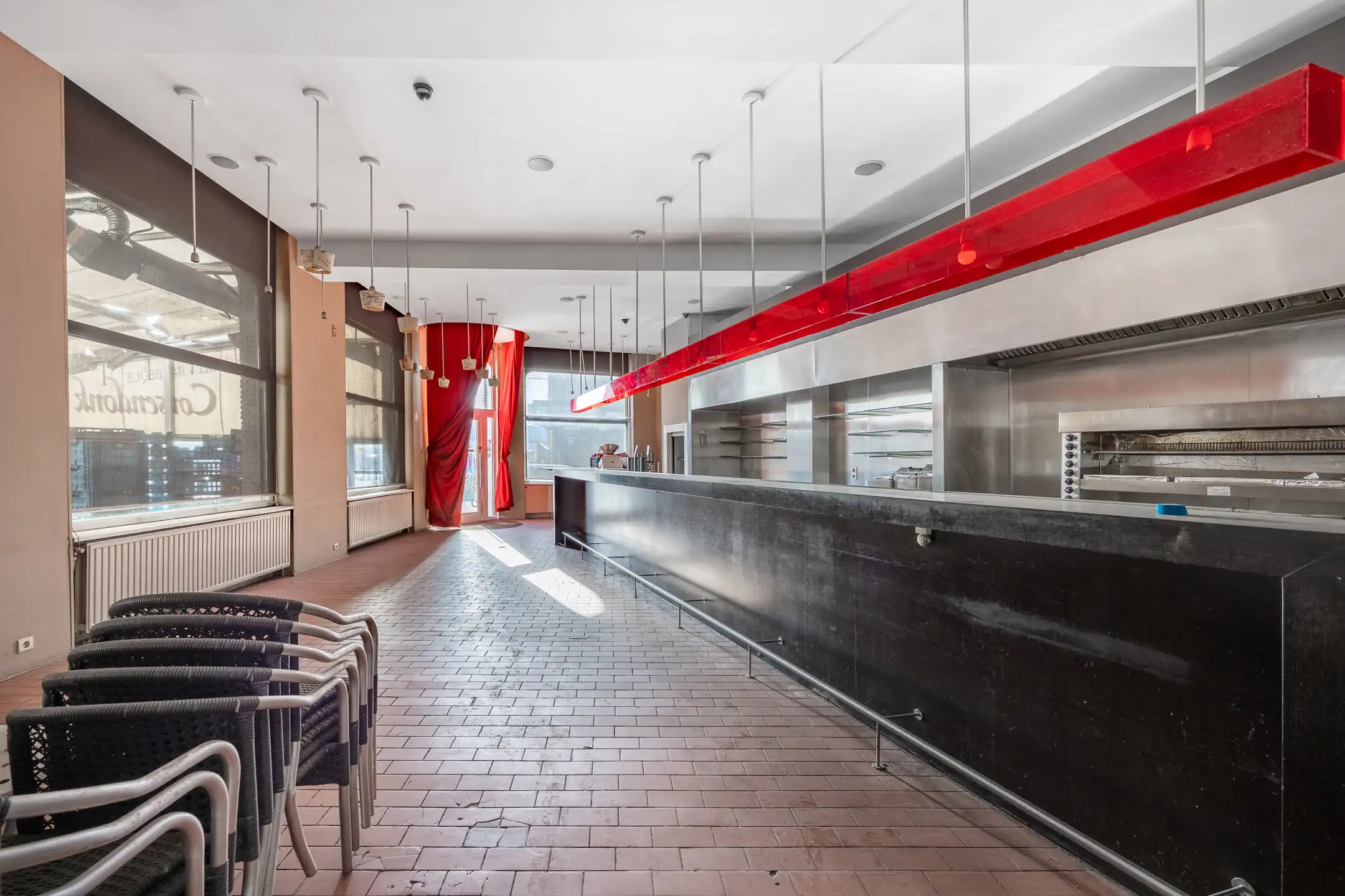 Handelspand +te renoveren appartement op centrale ligging  foto 3