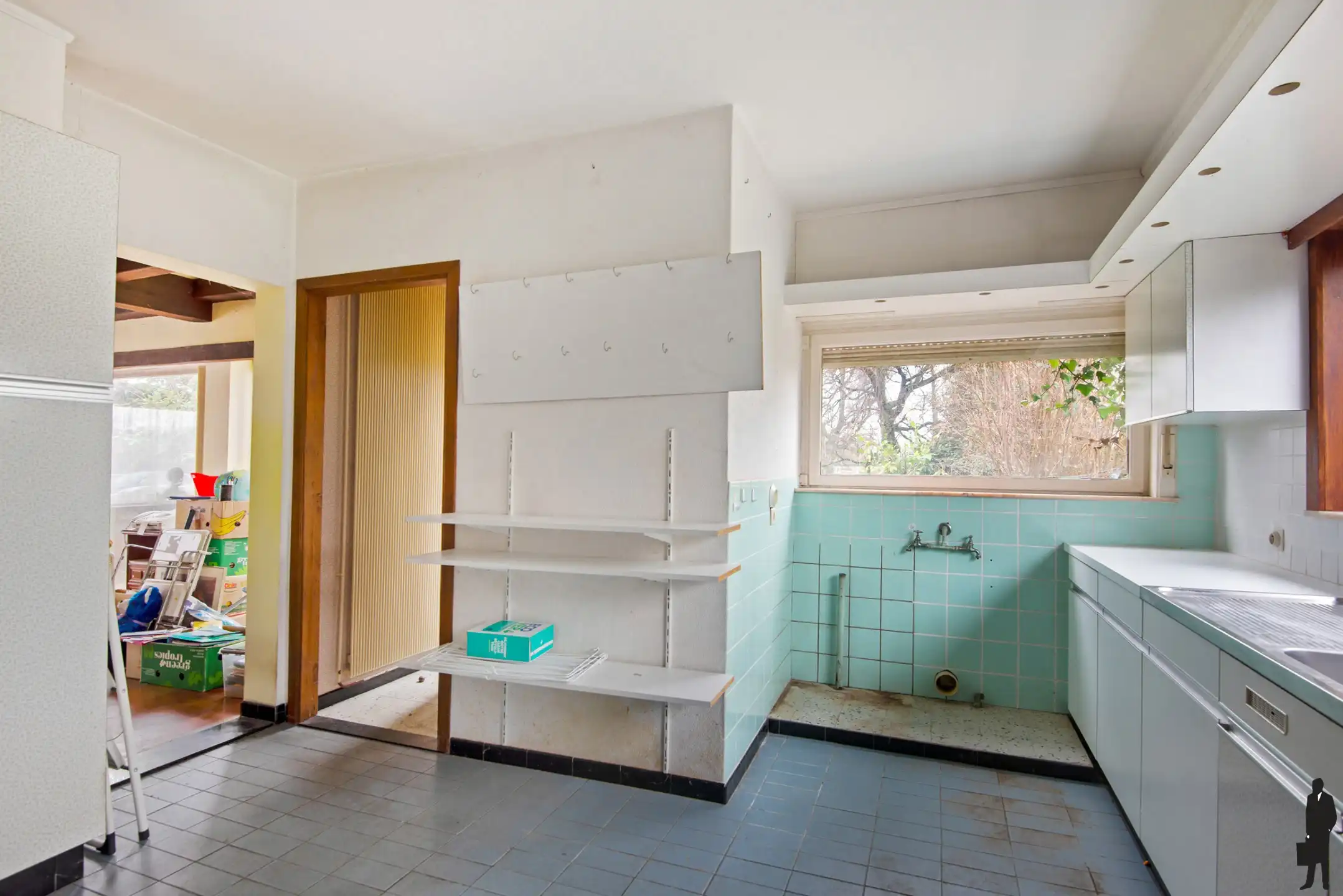 Te renoveren woning met veel mogelijkheden op een toplocatie foto 8