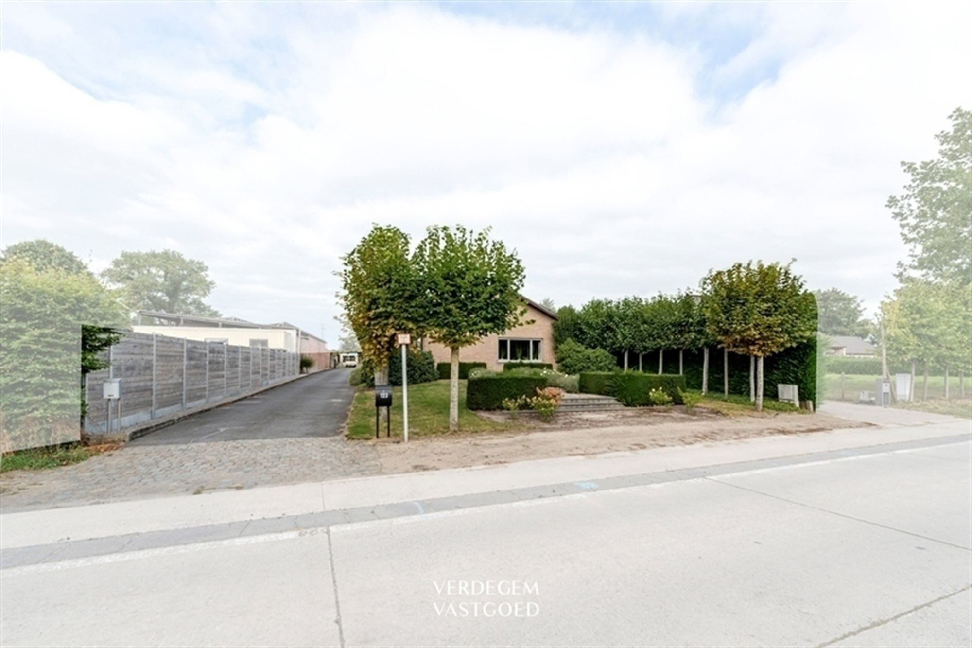 Bungalow met 4 slaapkamers en 2 garages op perceel van 1.029m² foto 20