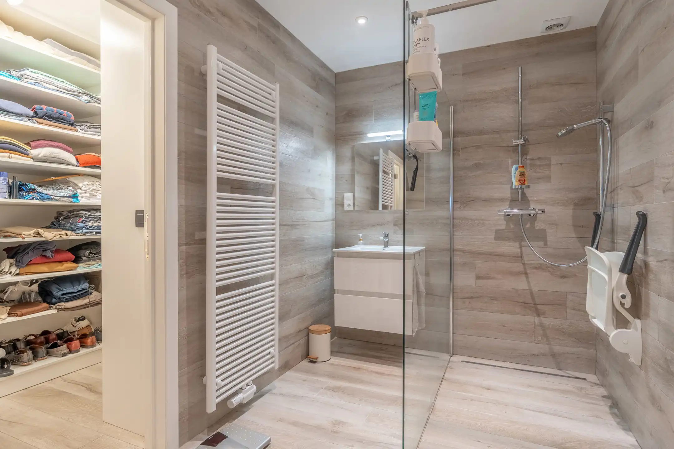 Instapklare gezinswoning met 5 slpks en 2 bdks te Vosselaar. foto 26