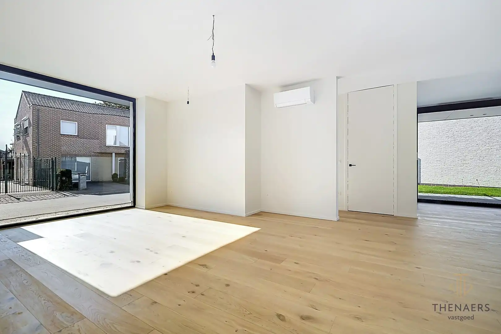 Strakke en luxueus gerenoveerde open bebouwing met hoogwaardige afwerking en EPC A in Wilderen. foto 3