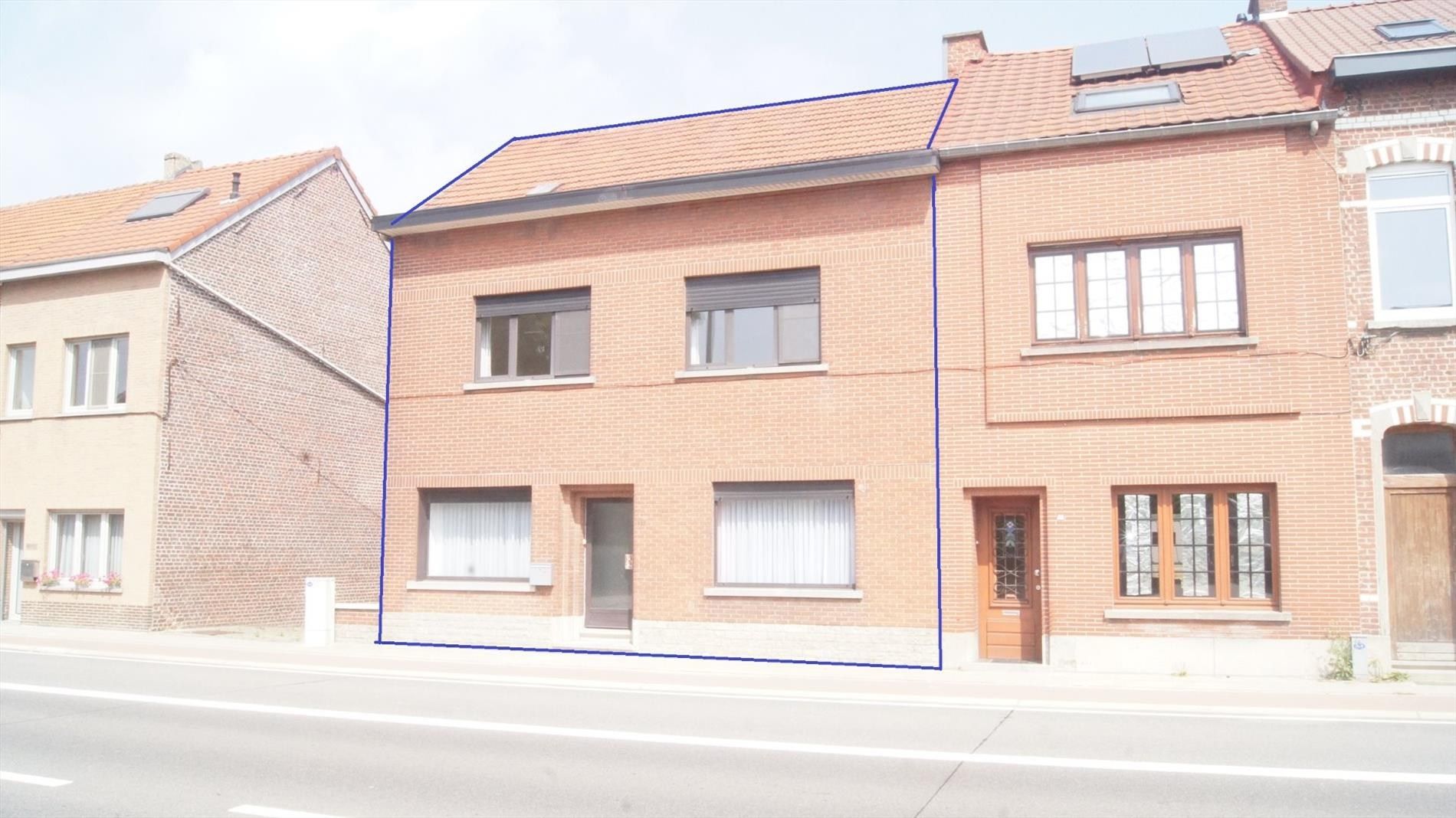 Volledig instapklare woning met 3 slpks en garage foto {{pictureIndex}}