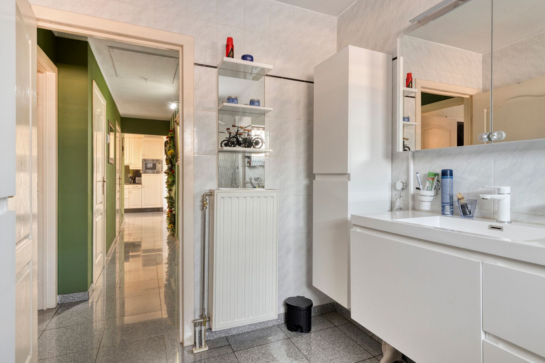 Prachtig alleenstaand 2-slaapkamer appartement met carport. foto 28