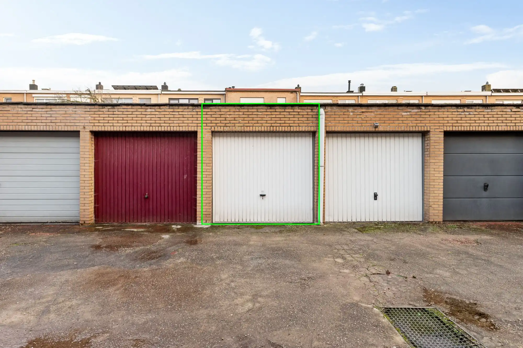 Volledig gerenoveerd 2-slaapkamerappartement met terras, garagebox en groen uitzicht! foto 16