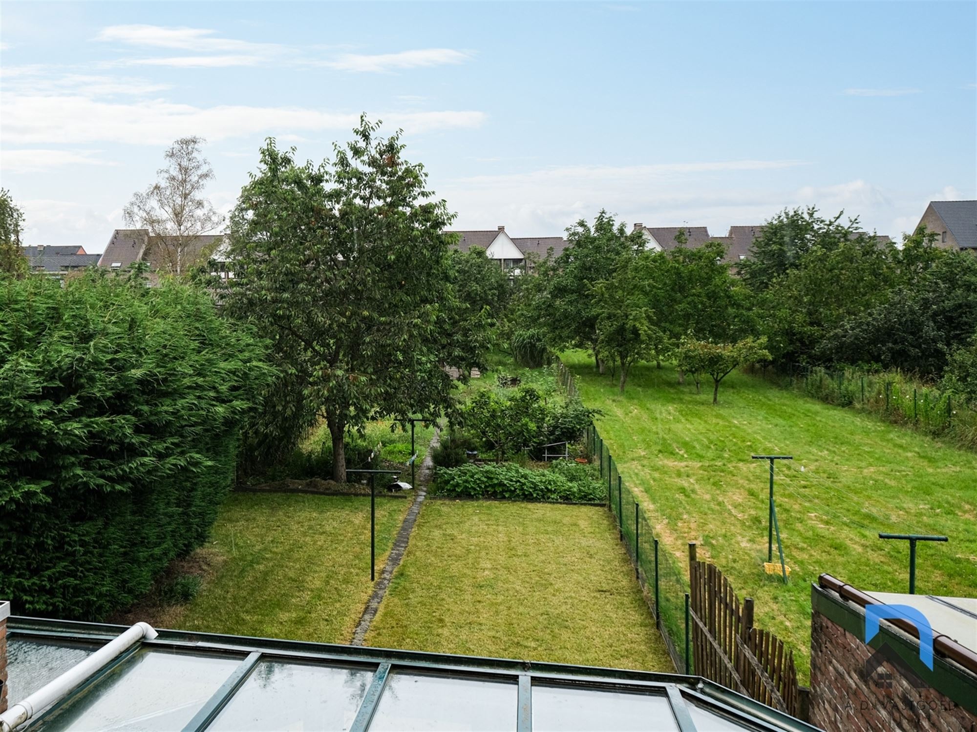 Ruime woning met grote tuin op toplocatie foto 22