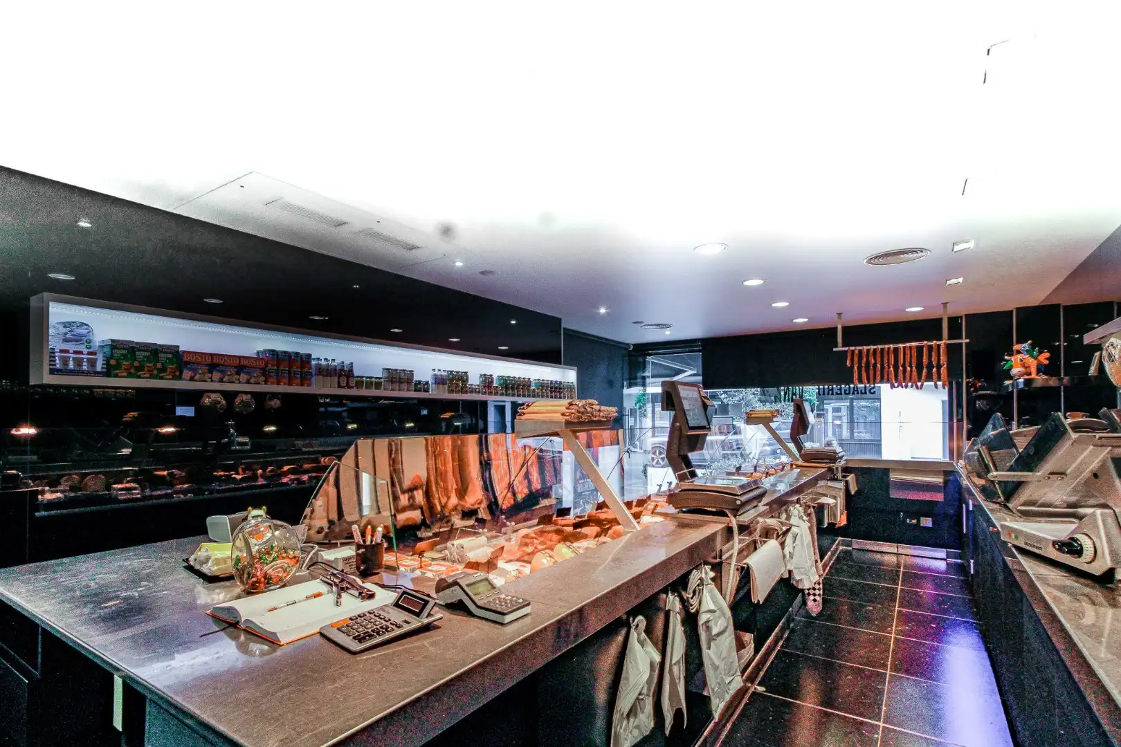Volledig uitgeruste slagerij te huur S Dupuisstraat 14 Knokke zonder overname! foto 11