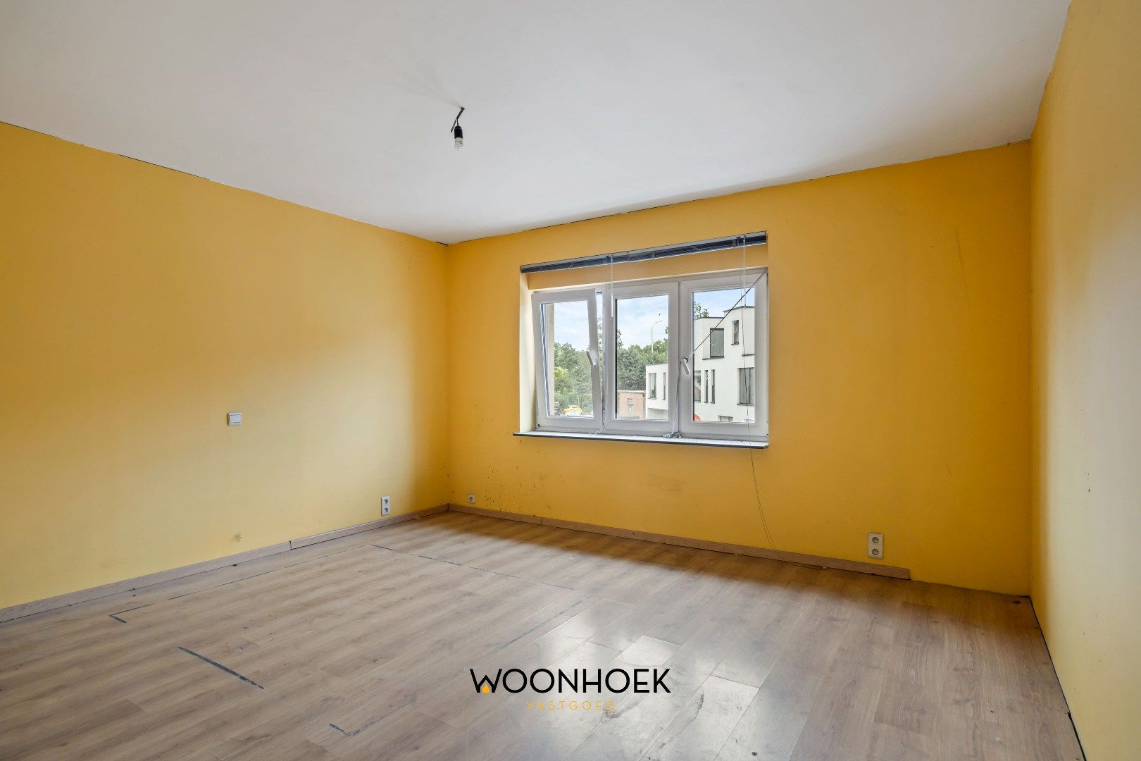Ruime, te renoveren woning met diverse mogelijkheden foto 12