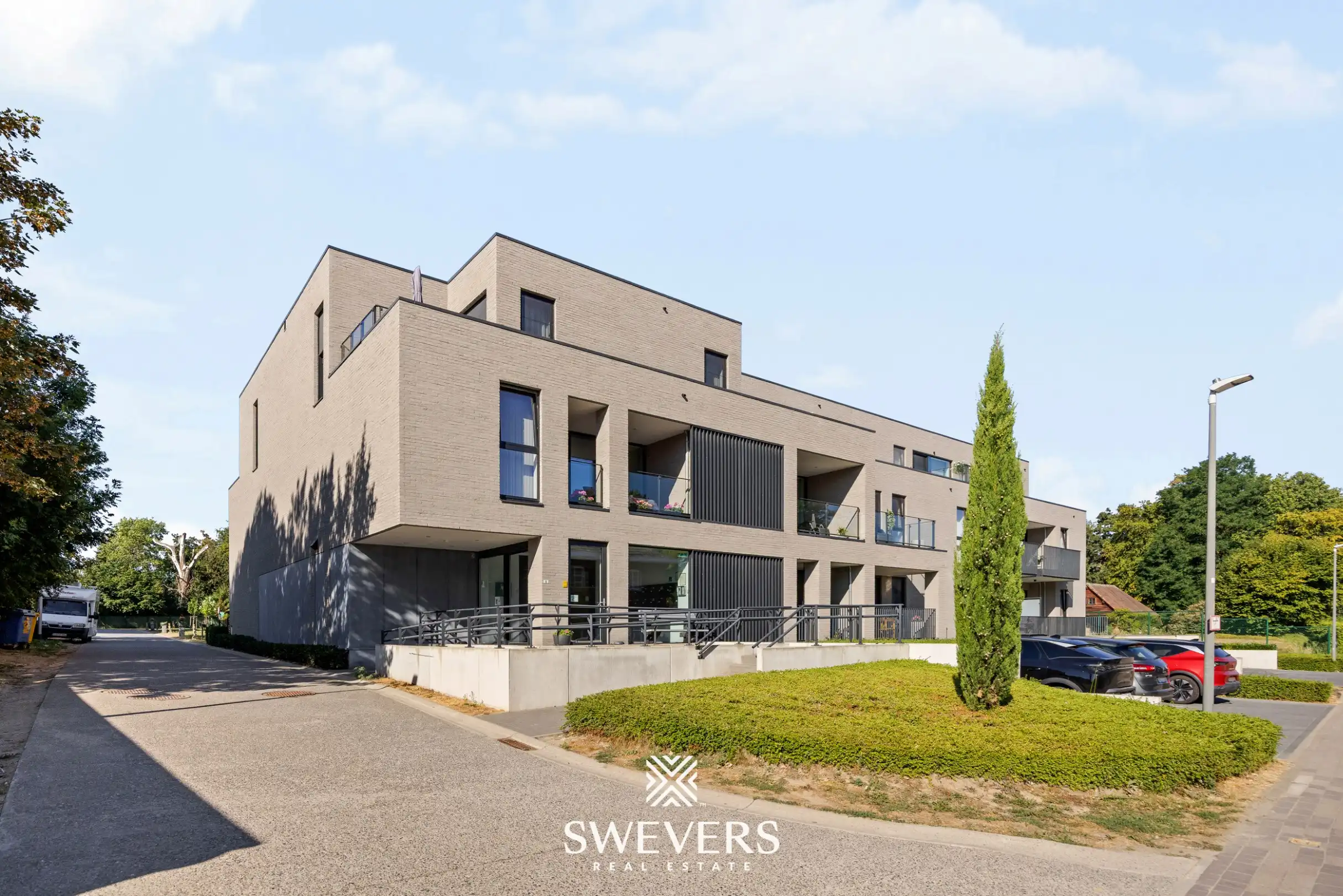 Instapklare serviceflat met professionele uitbating door Ocura, terras, private berging en ondergrondse parking foto 28