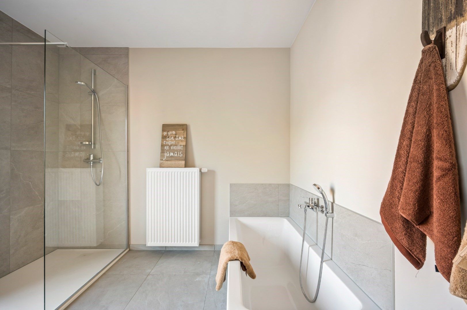 SHOWAPPARTEMENT - LUXE 2 SLAAPKAMERAPPARTEMENT MET TERRAS TE KOMEN  foto 24