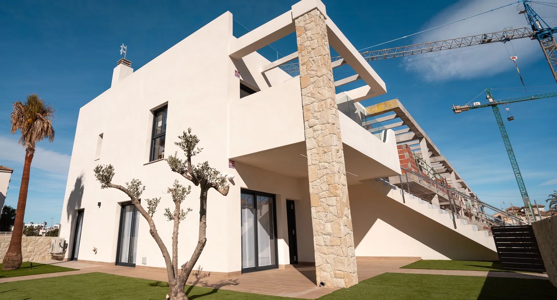 Creëer jouw Mediterrane droom: luxe appartementen met eigen tuin of exclusief solarium aan de Costa Blanca foto {{pictureIndex}}