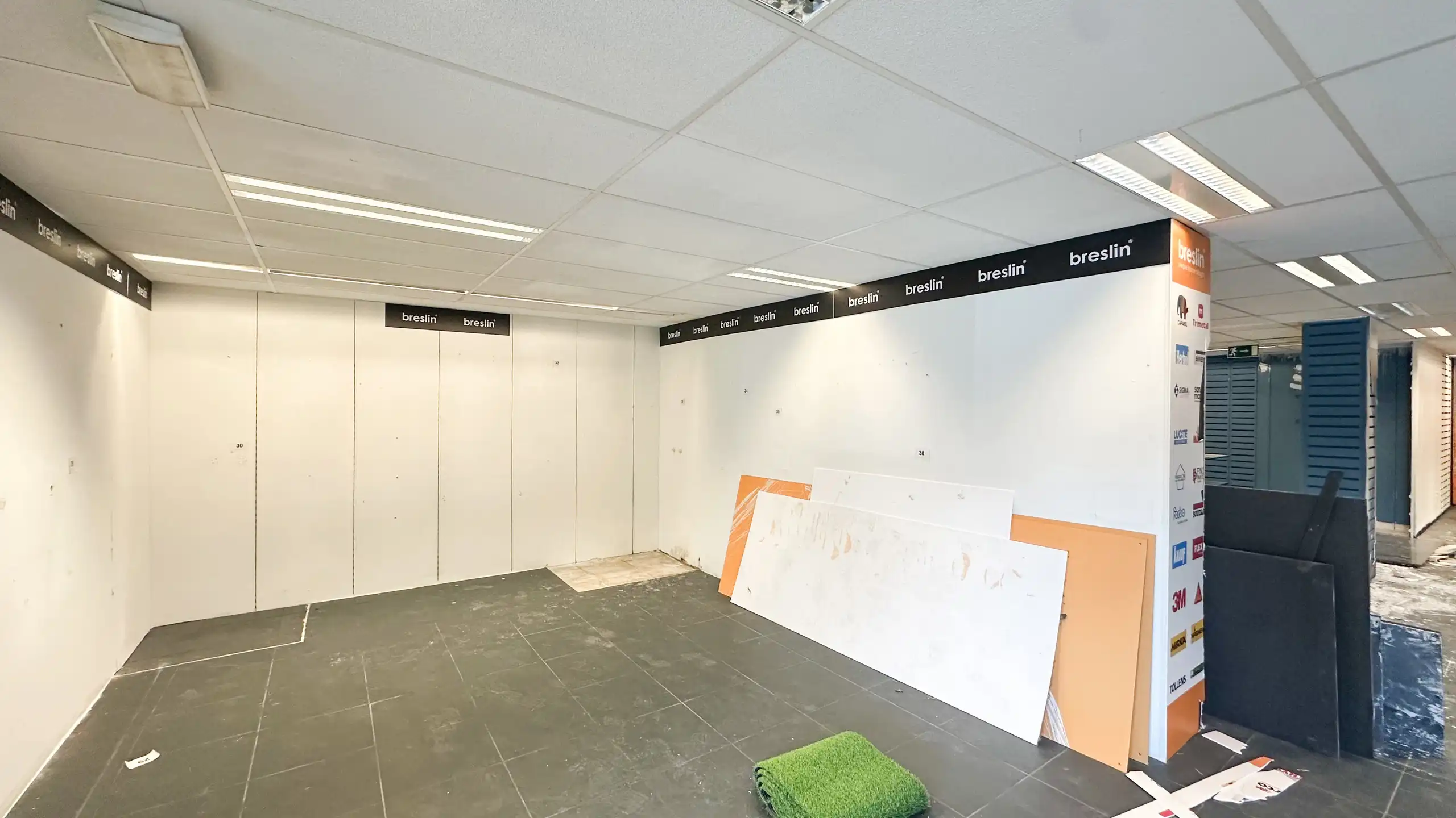 showroom van 700m in centrum mt veel parking! foto 6