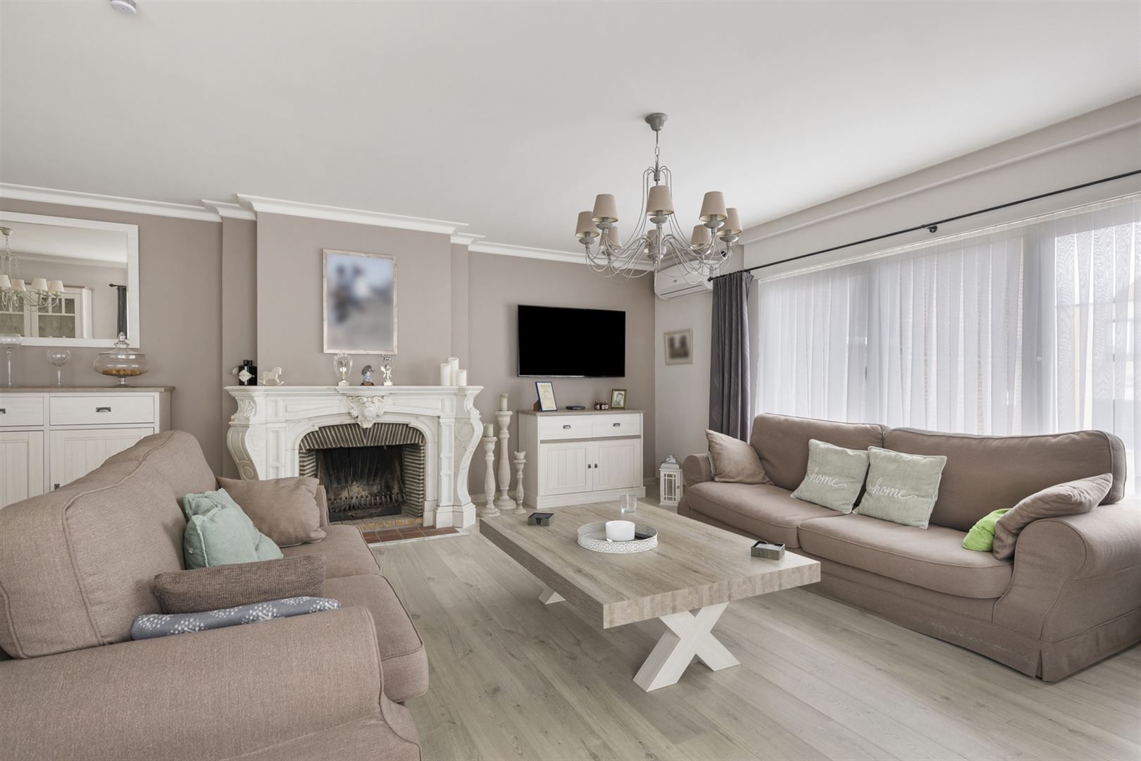 Handelswoning op commerciële toplocatie! foto {{pictureIndex}}