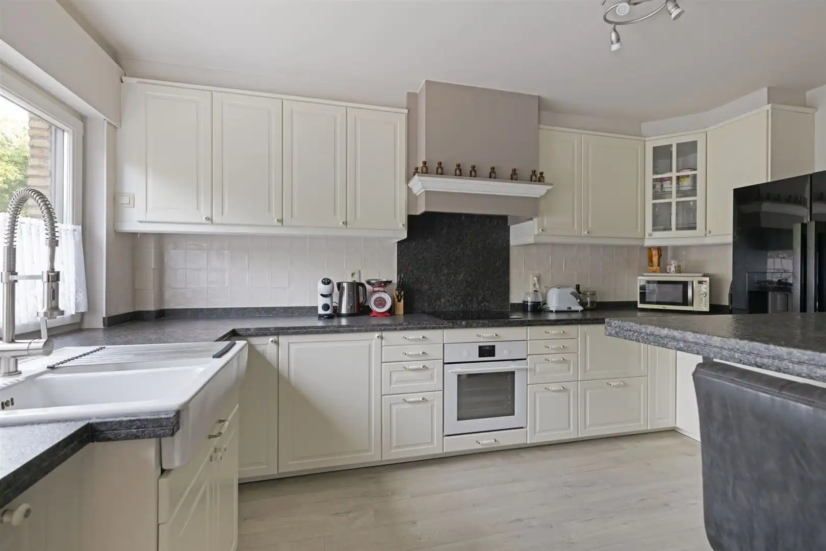 Handelswoning op commerciële toplocatie! foto {{pictureIndex}}