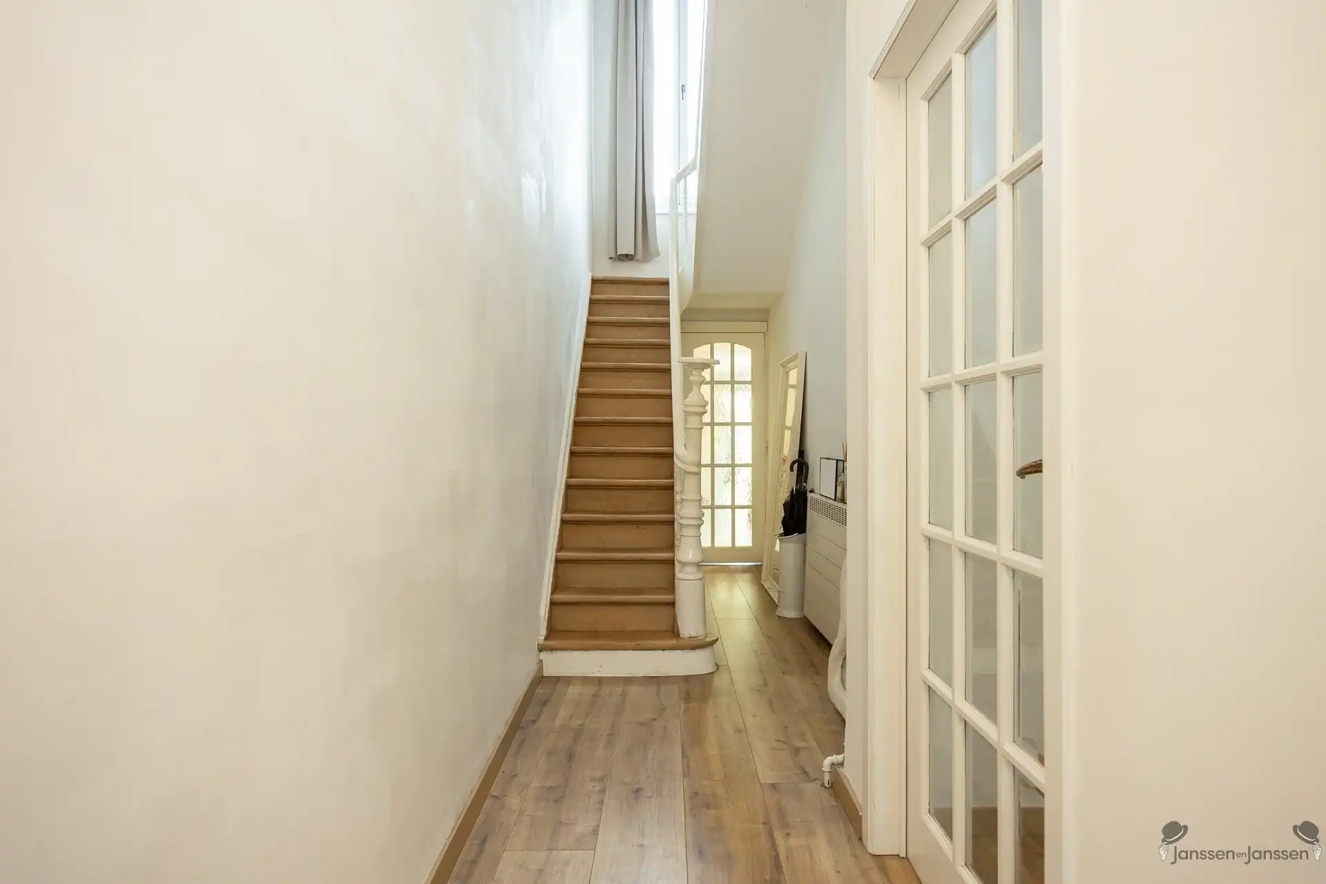 Instapklare woning met vernieuwde designkeuken, 4 slaapkamers en garage in hartje Brasschaat foto 13