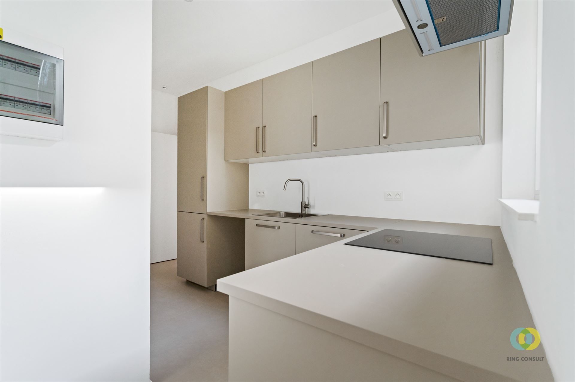 Gerenoveerd appartement met twee slaapkamers foto 2