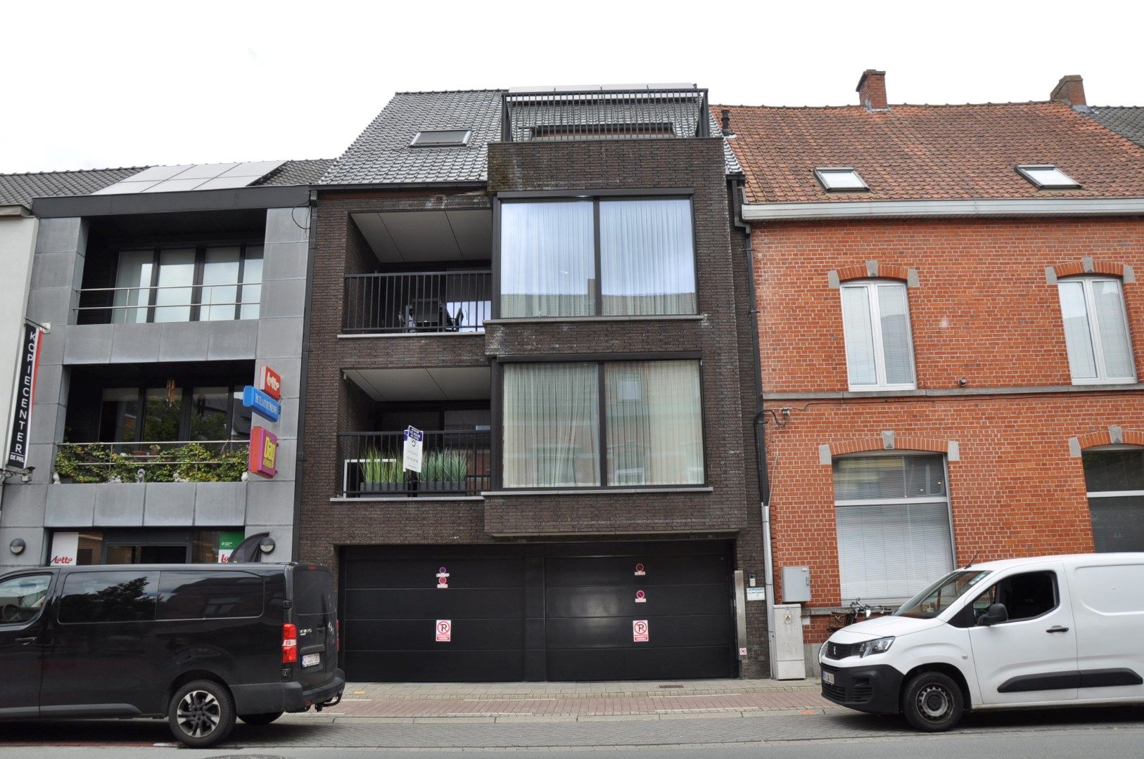 Luxueus en instapklaar appartement - twee slaapkamers - twee terrassen - staanplaats - vlakbij het centrum van Izegem  foto 1