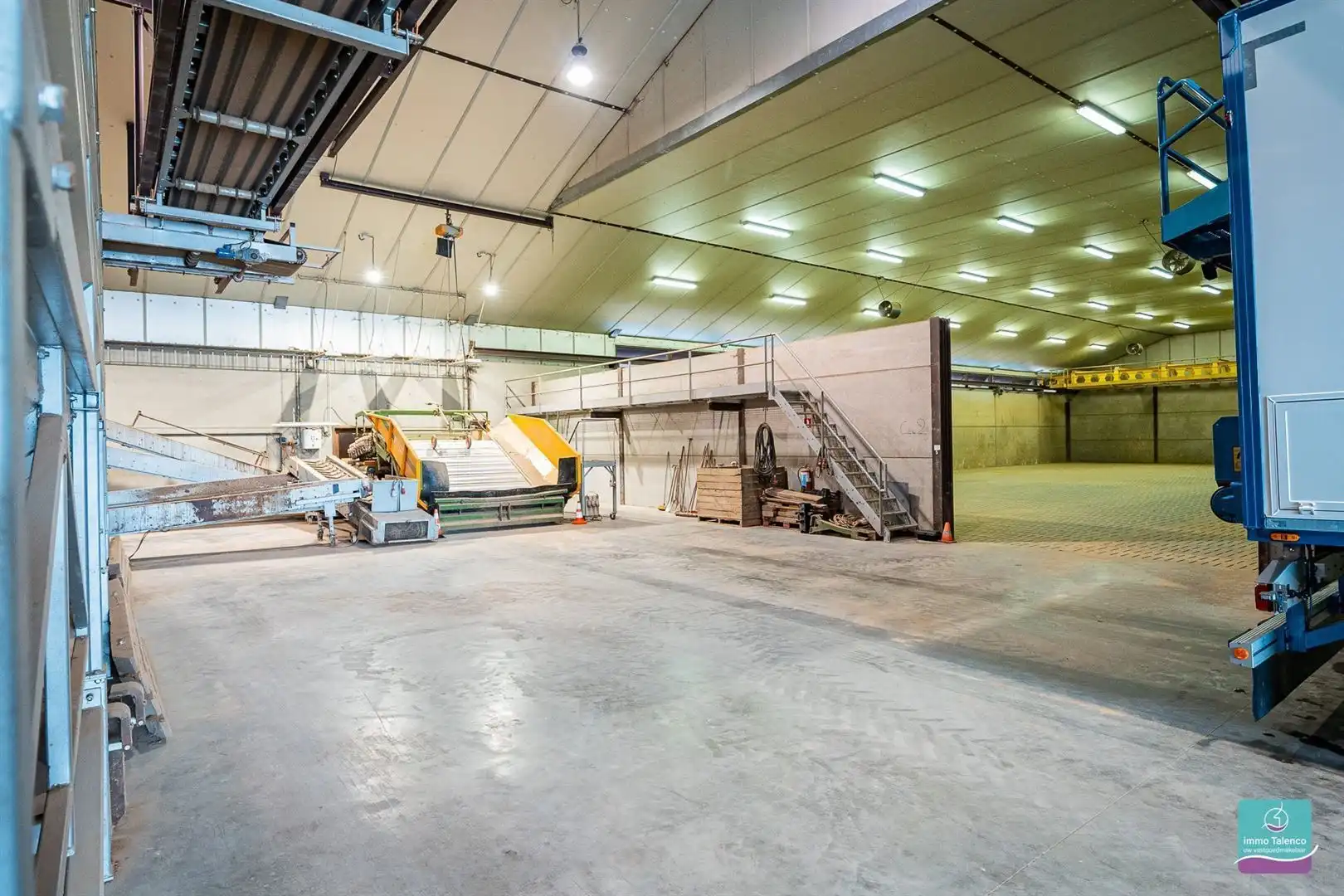 Loods - Opslagruimte op 1 ha 27 are 10 ca - 2300 m² foto 3