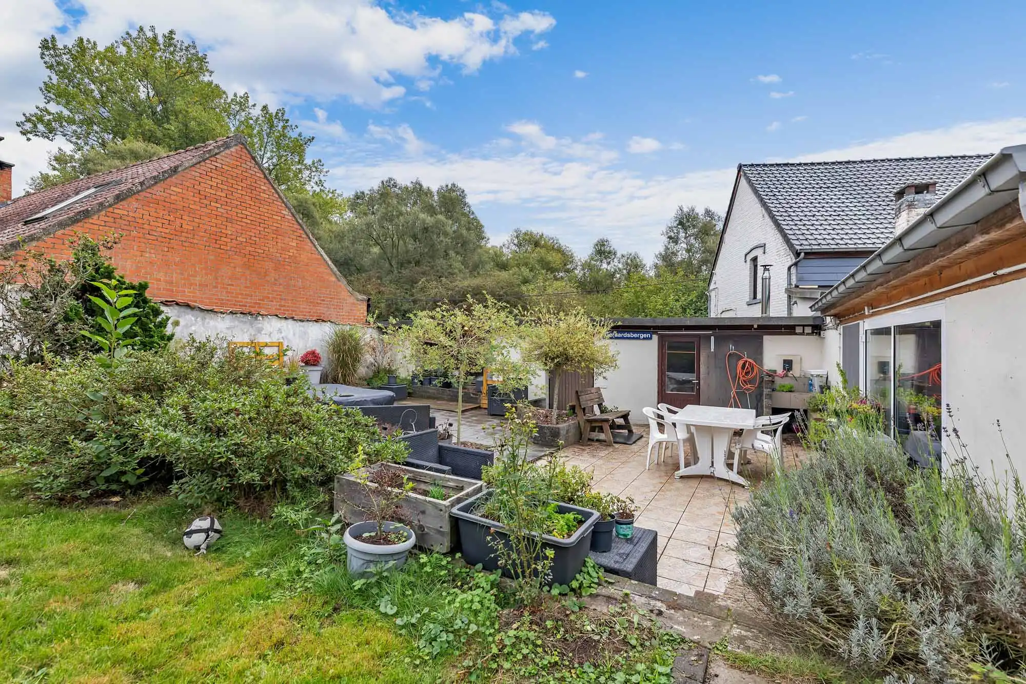 Instapklare woning met ruime garage op groene locatie foto 24