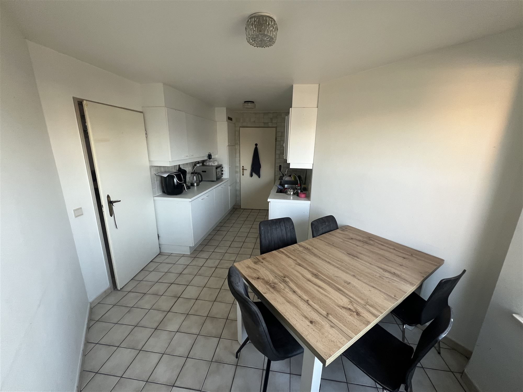 Ruim, comfortabel appartement met garage. foto 9