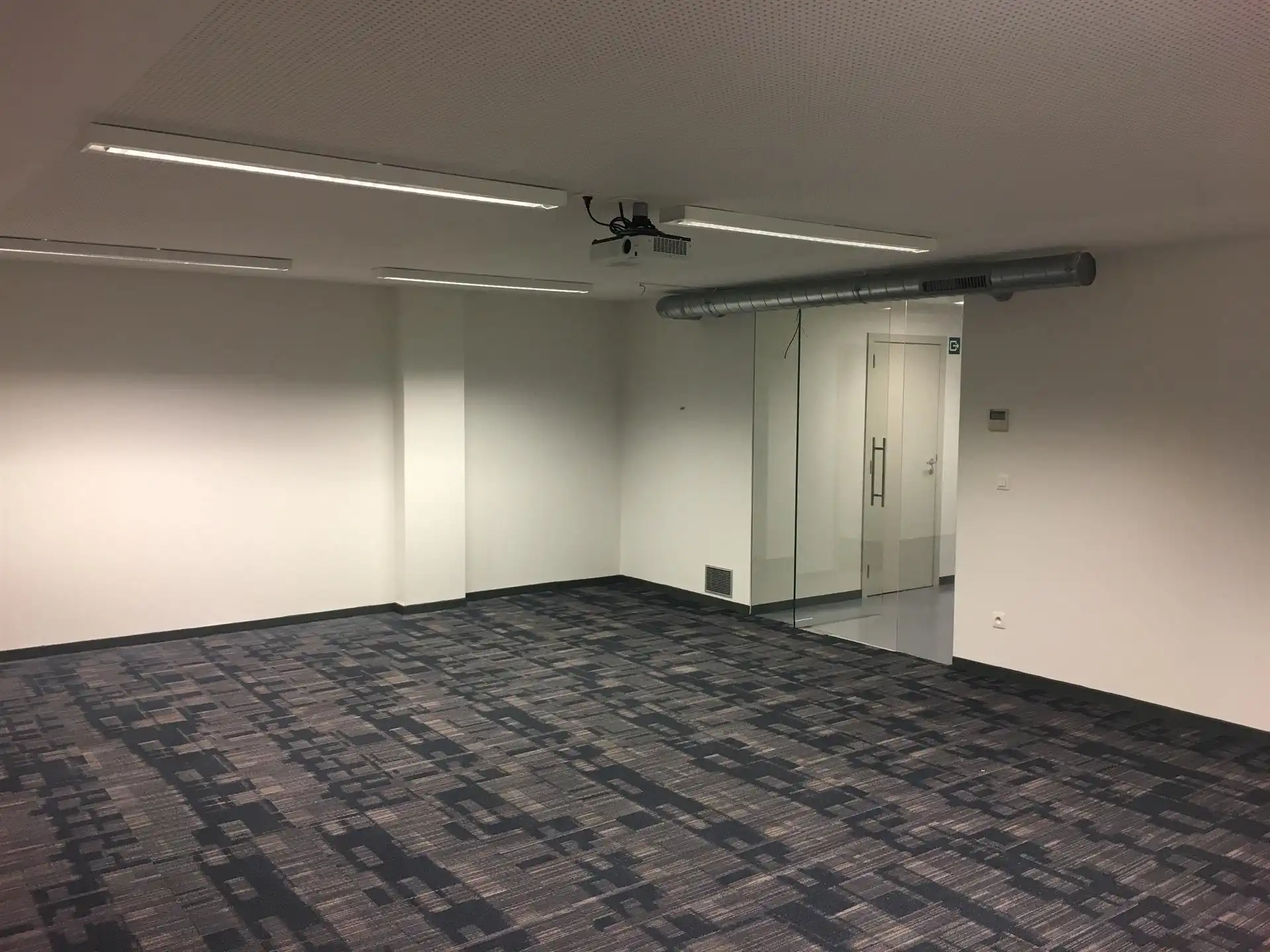 KANTOORRUIMTE OP TOPLOCATIE IN SINT-TRUIDEN foto 8