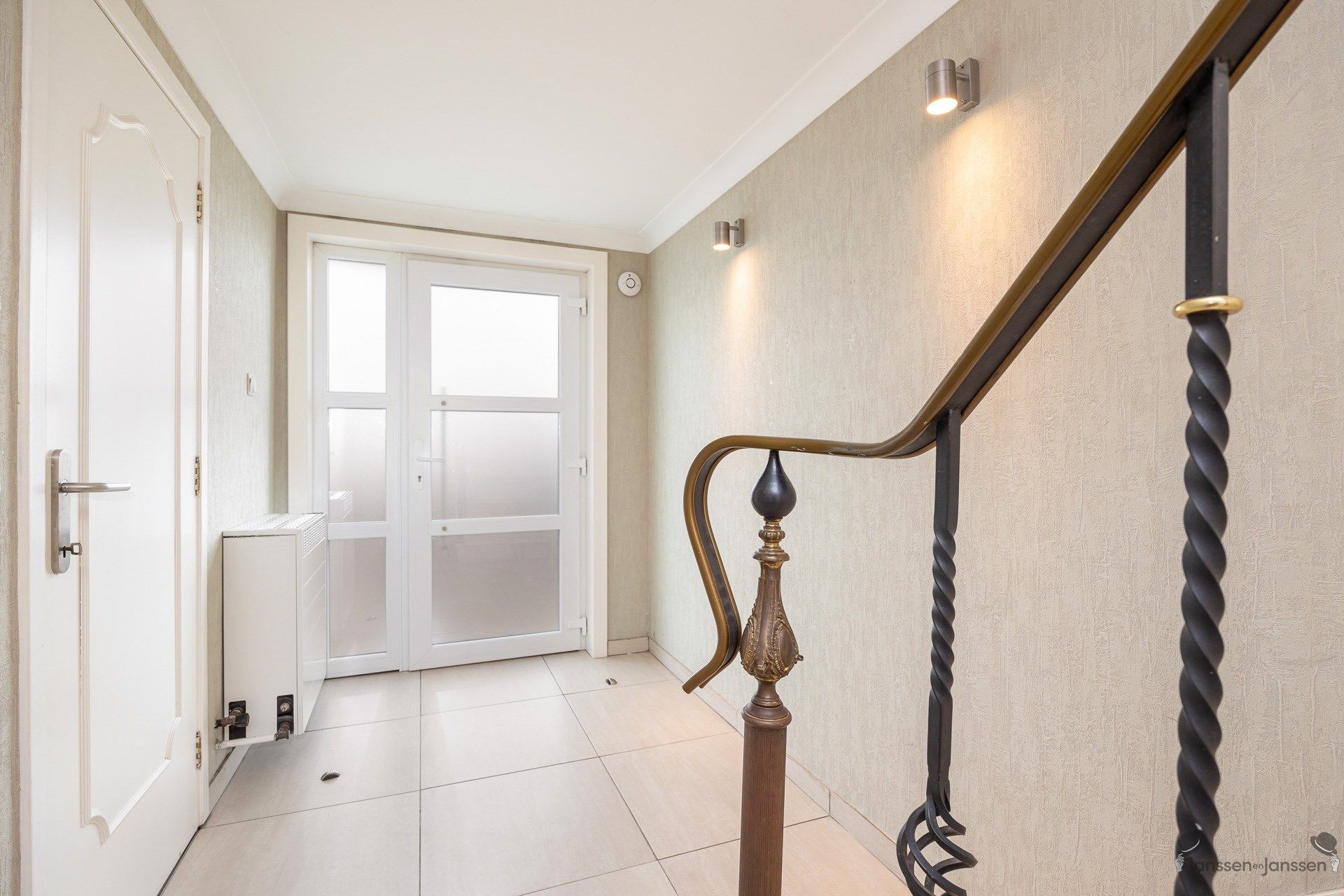 Bel-etage met 3 slaapkamers en ruime tuin foto 2