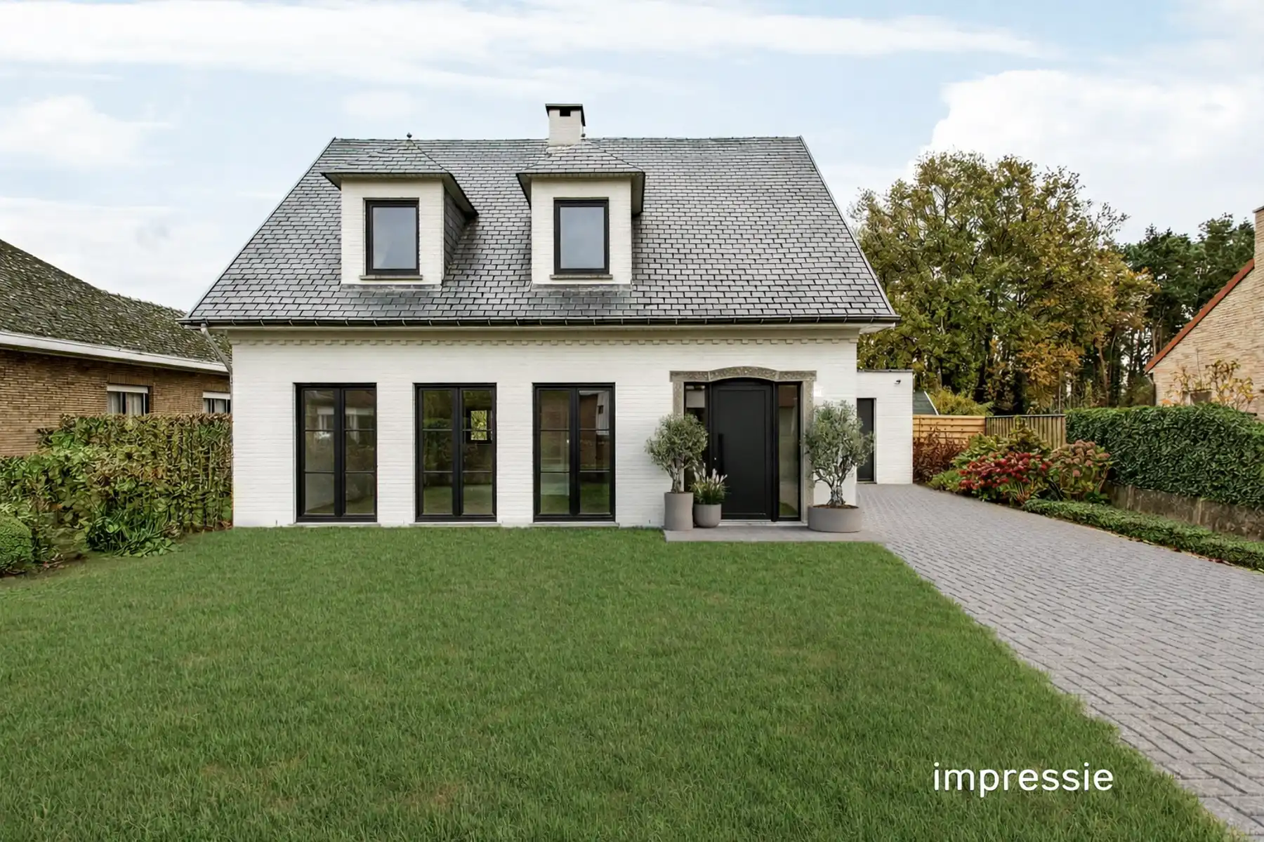 Hoofdfoto van de publicatie: Ruime gezinswoning met tuin en garage op 856 m2