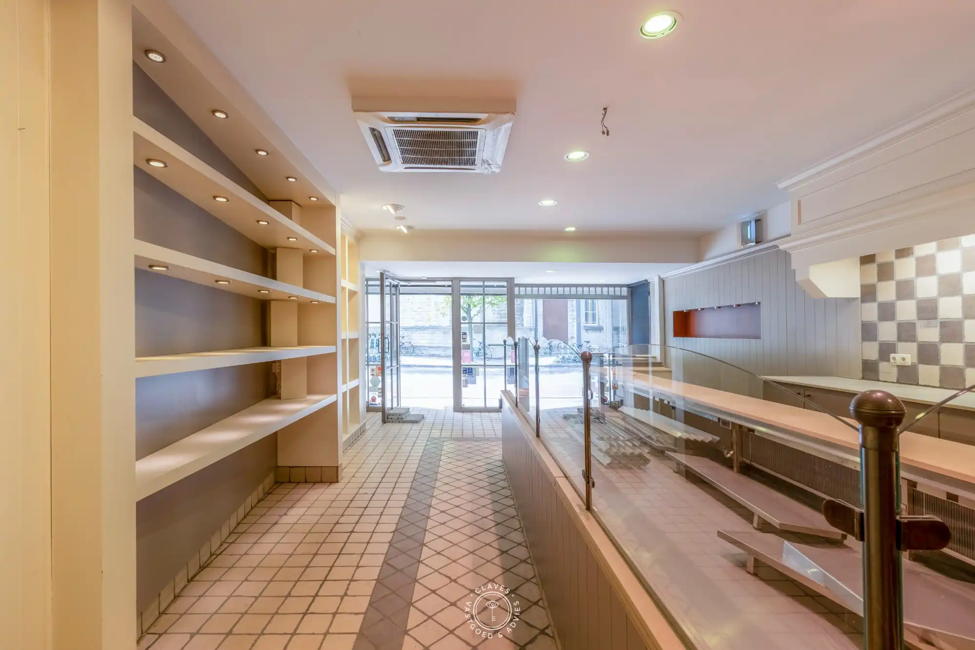 Commercieel pand op uitstekende locatie in Sint-Niklaas foto 8