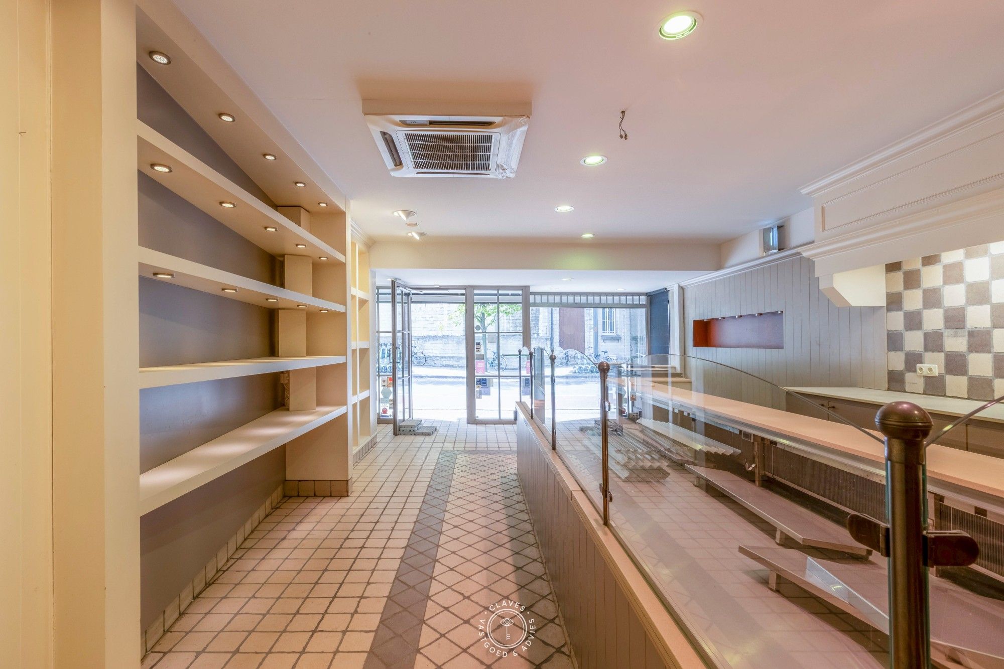 Commercieel pand op uitstekende locatie in Sint-Niklaas foto 8