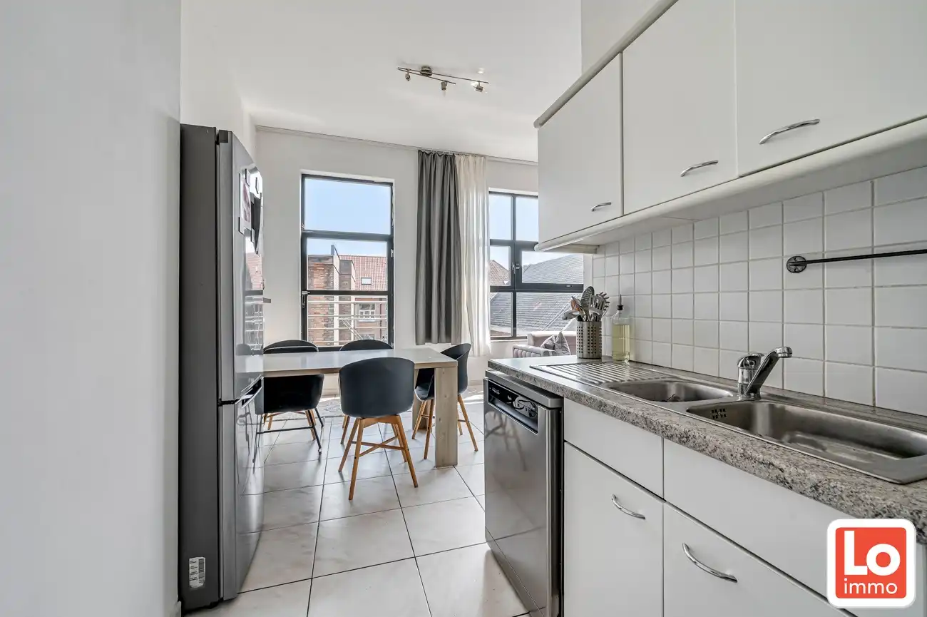 Mooi gelegen op te knappen appartement met 2 slpks, terras en autostaanplaats in centrum Lochristi foto 6