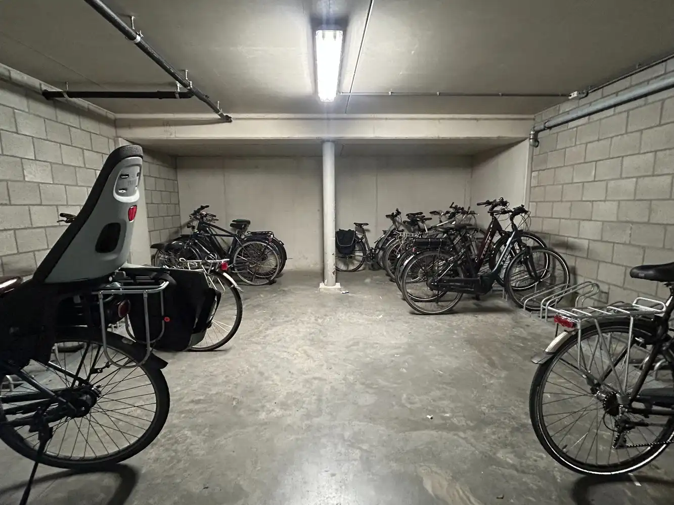 Gelijkvloers appartement met EPC label A, ruim terras en autostaanplaats foto 12