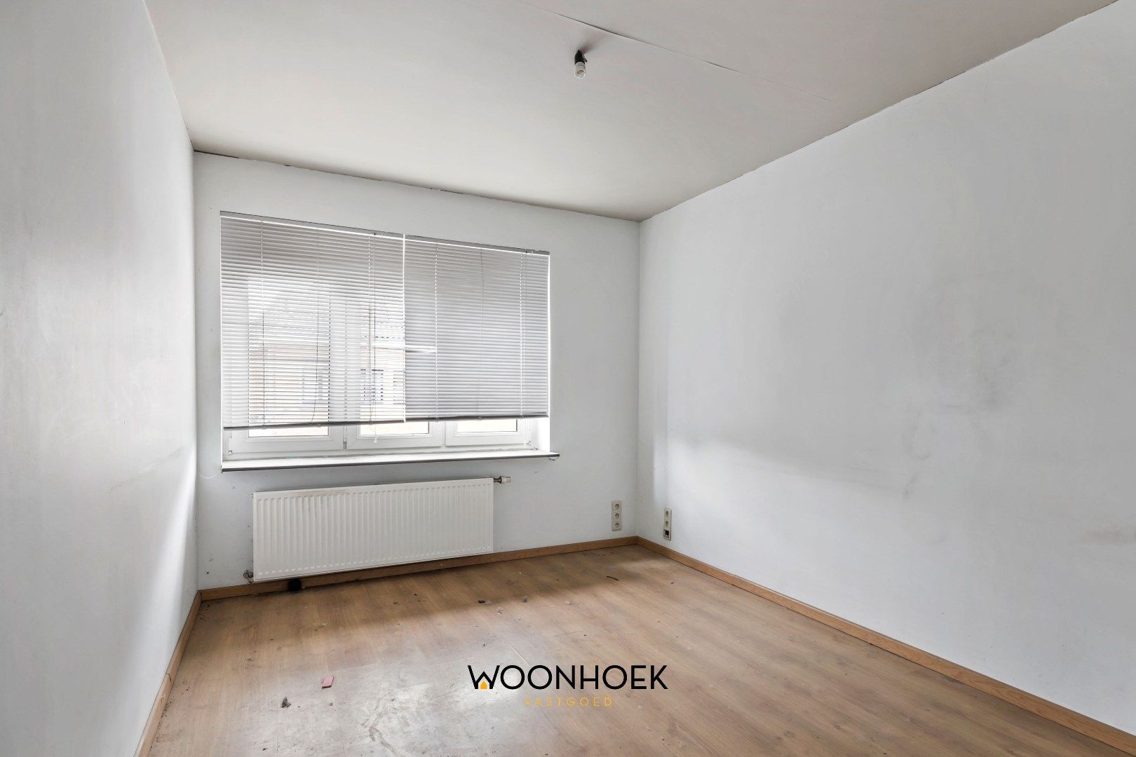 Ruime, te renoveren woning met diverse mogelijkheden foto 11