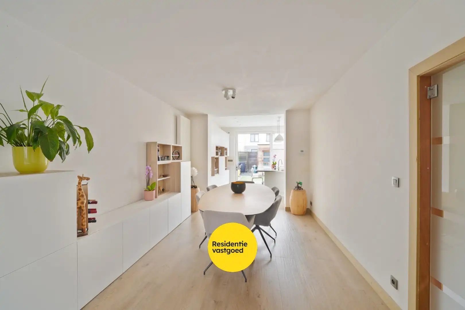 Instapklare gerenoveerde gezinswoning met 3 slaapkamers in Oostende foto 3