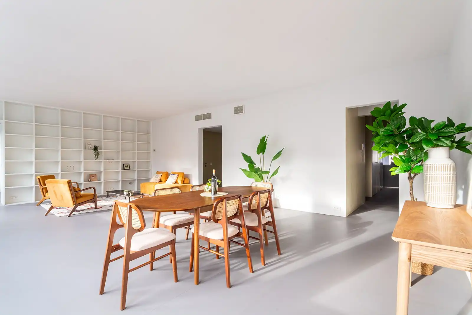 Architecturale parel met een zee van ruimte foto 10