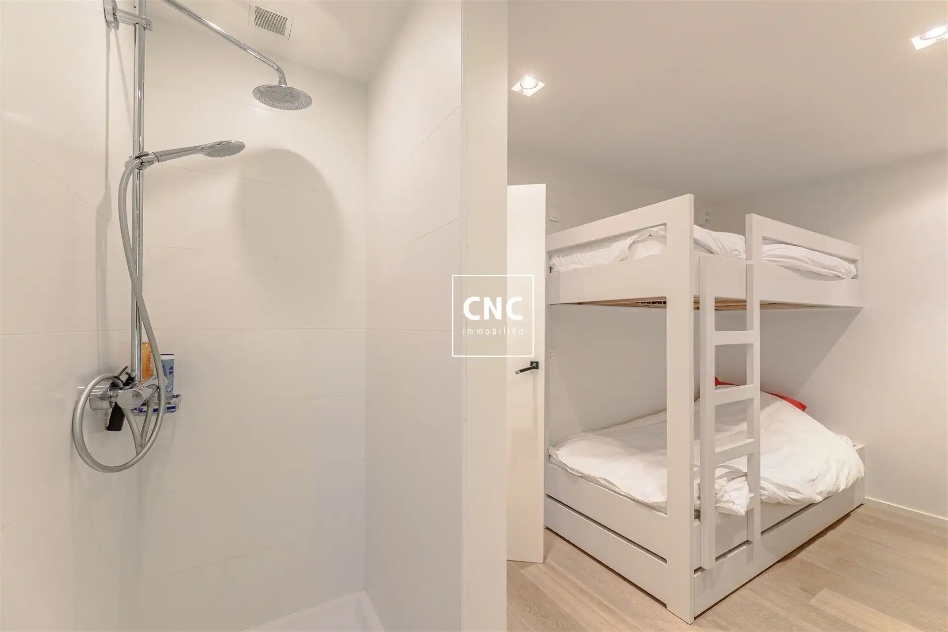 Volledig gerenoveerd appartement met karakter op toplocatie foto 15