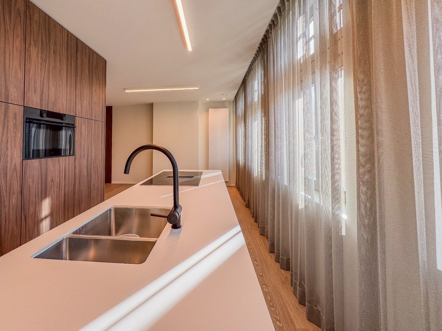 Ruim appartement met 2 slaapkamers en terras in het centrum. foto 12