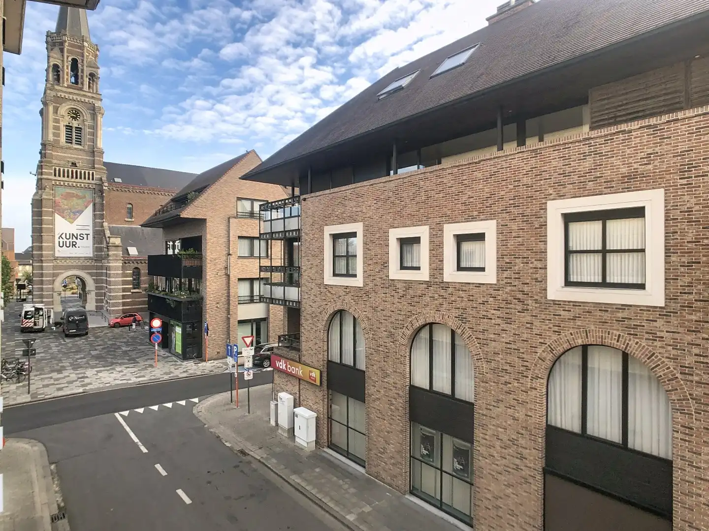 Zeer lichtrijk appartement met 3 slaapkamers en garage in centrum van Roeselare foto 8