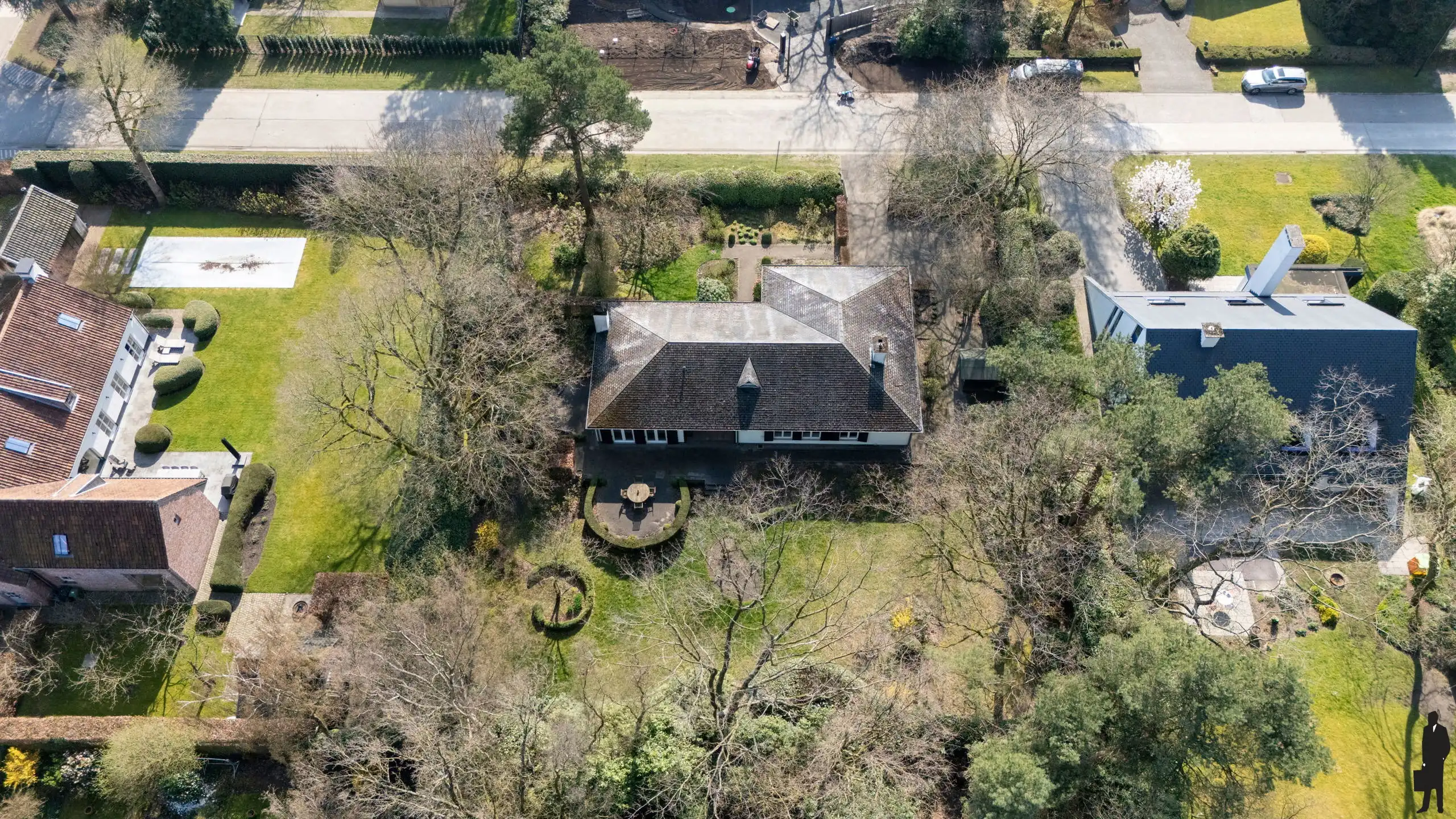 Gelijkvloerse woning met renovatiepotentieel op ca. 1.720 m² foto 19