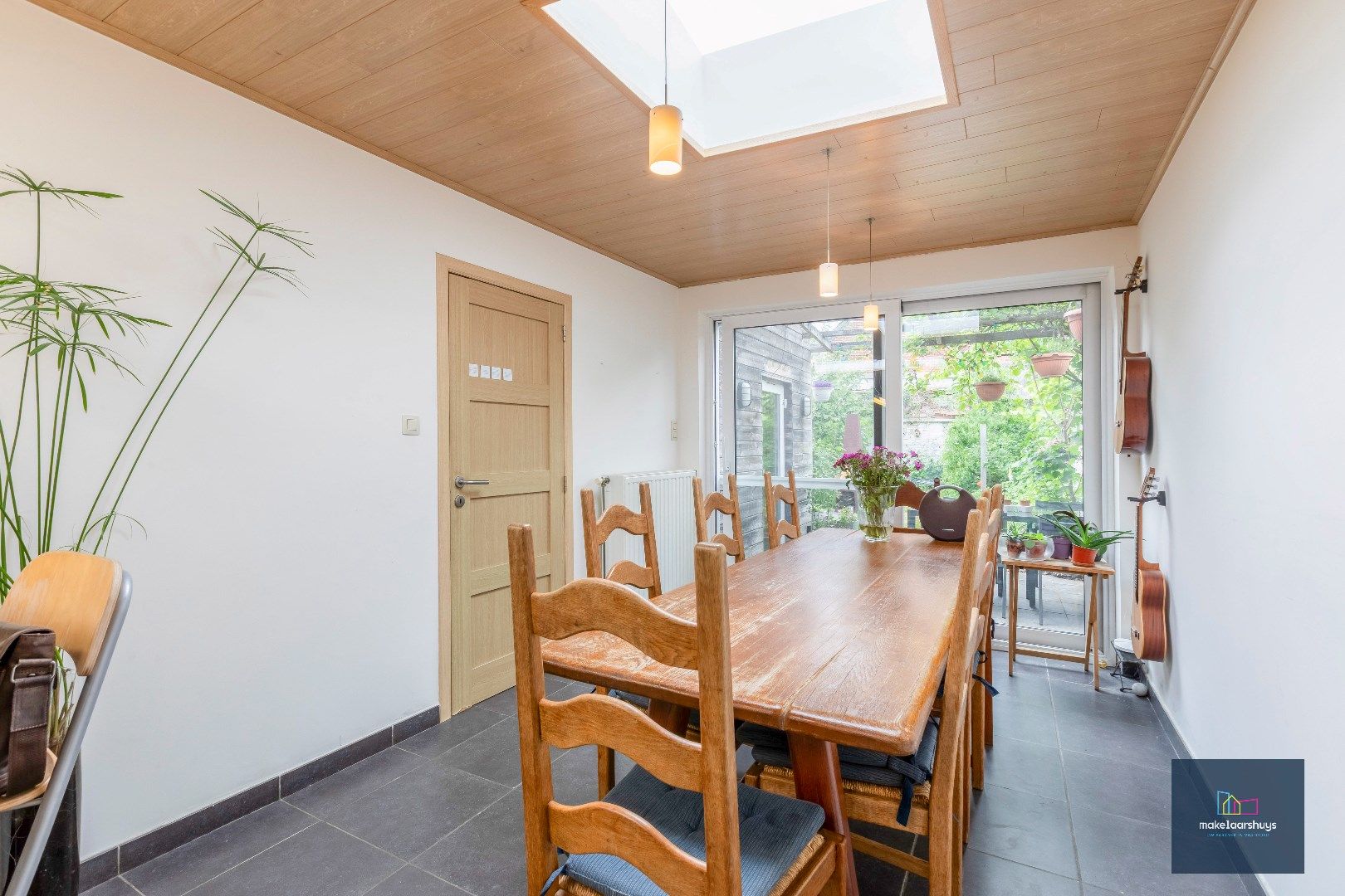Instapklare woning met aangename tuin en garage foto 8