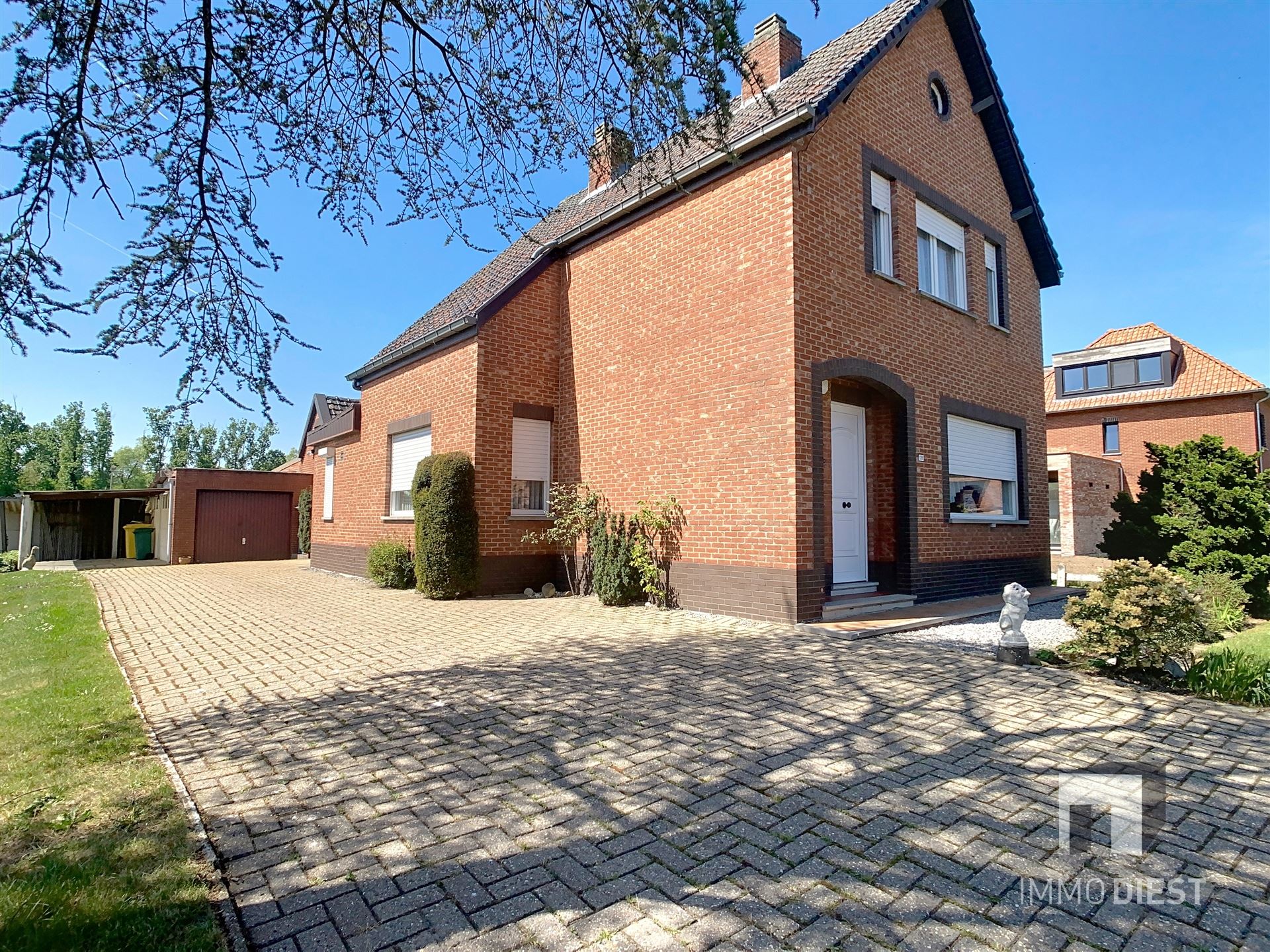 Te renoveren woning met bijgebouw op 5a 29ca. foto 3