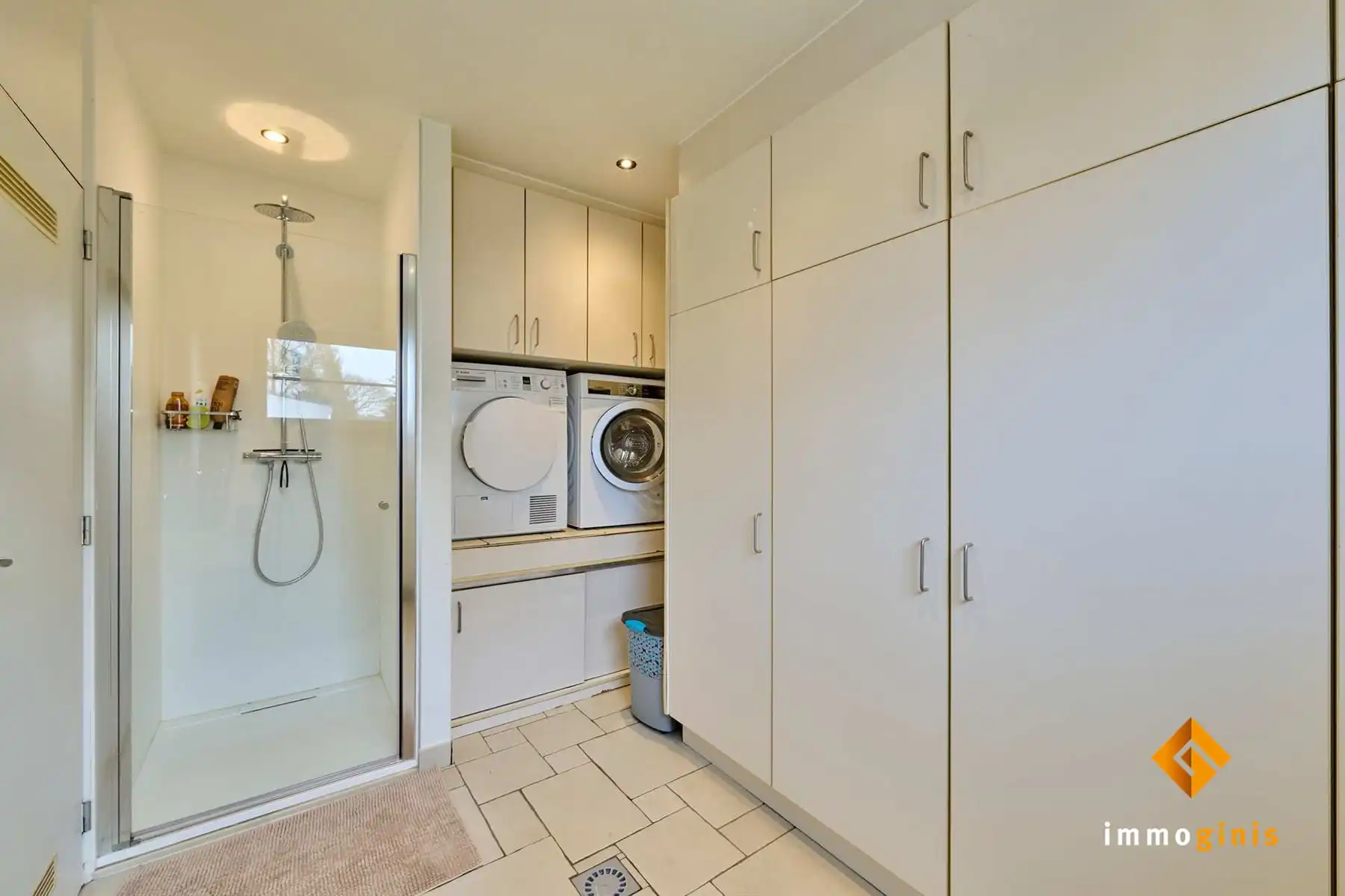 Luxueuze woning met 3 tot 5 slaapkamers en zéér grote, vrijstaande garage op een mooi perceel van 9a60ca. foto 11