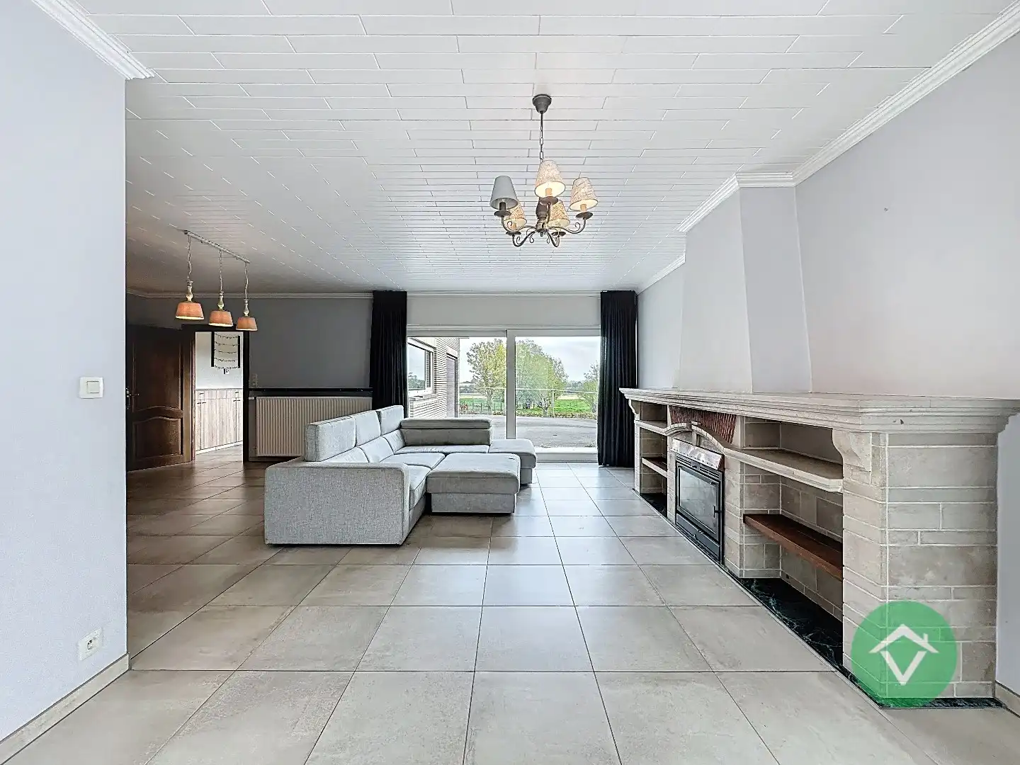 Statige bungalow op 1.811m² met landelijk zicht, drie slaapkamers en twee garages te Ichtegem foto 7